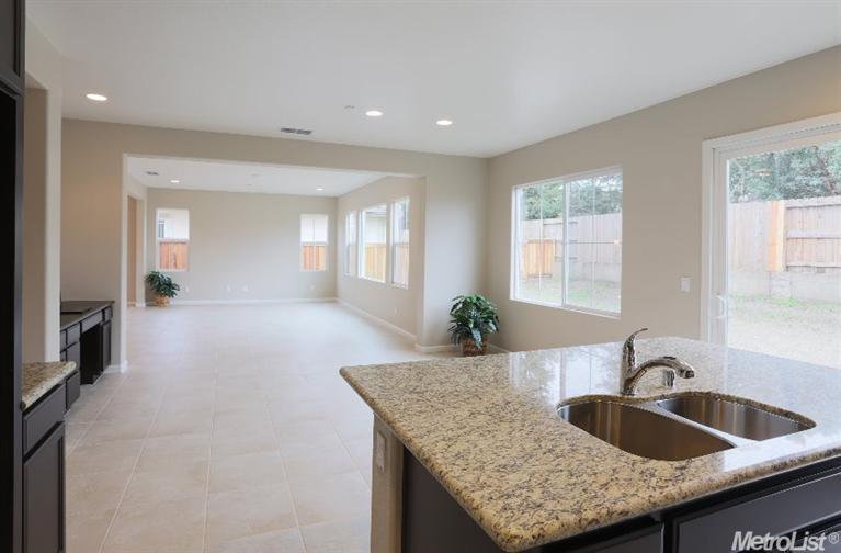 1658 Kyle Dayton Dr, Tracy, CA 95376 photo 3