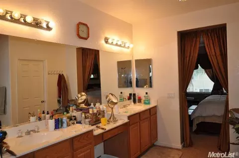 4108 N Drakeshire Dr, Modesto, CA 95356 photo 7