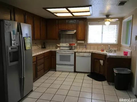 813 Deer Park Dr, Modesto, CA 95358 photo 2