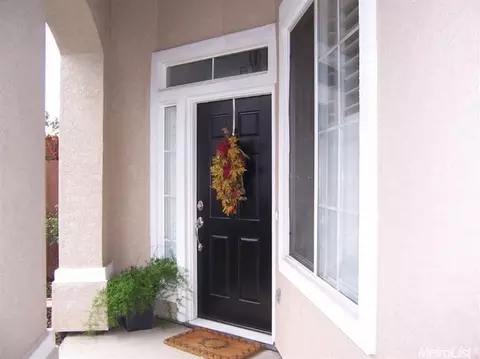 175 Machado Ct, Tracy, CA 95376 photo 2