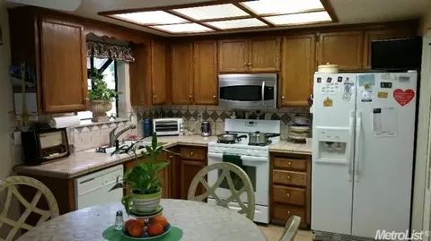 1125 Comanche Ct, Modesto, CA 95351 photo 2