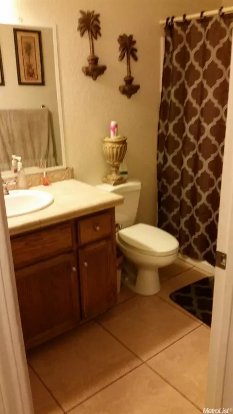 1125 Comanche Ct, Modesto, CA 95351 photo 4
