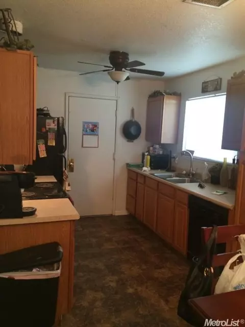 2808 Prince Albert Dr, Modesto, CA 95350 photo 2
