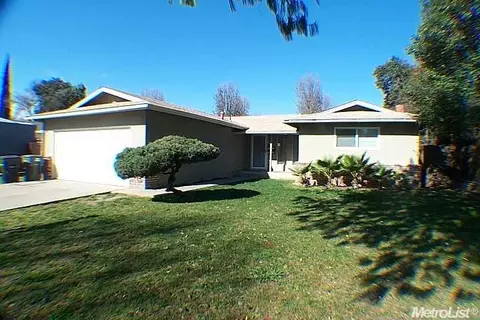 2425 Kilkenny Dr, Modesto, CA 95355 photo 1