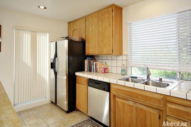 860 Donovan Ct, Davis, CA 95618 photo 9