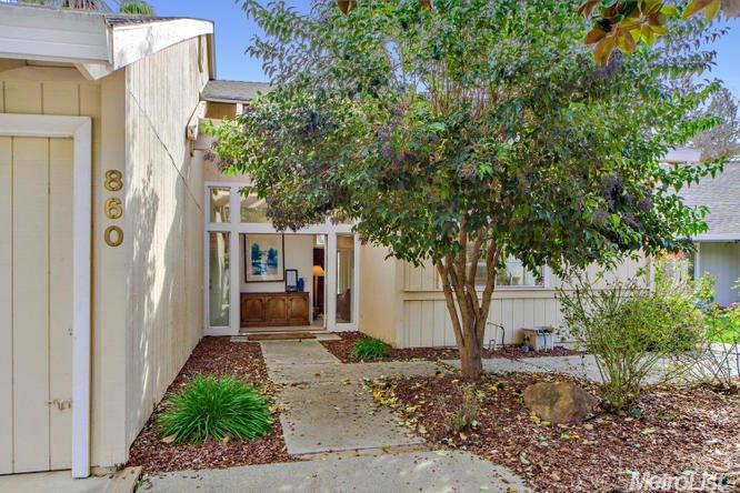 860 Donovan Ct, Davis, CA 95618 photo 2