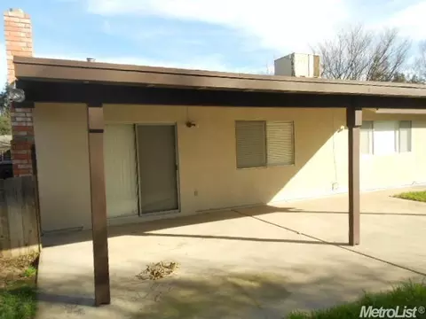 3709 Whirlaway Dr, Modesto, CA 95356 photo 2