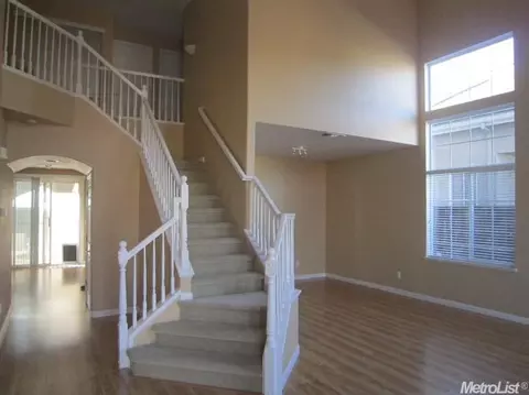 4209 Heritage Ct, Modesto, CA 95356 photo 2