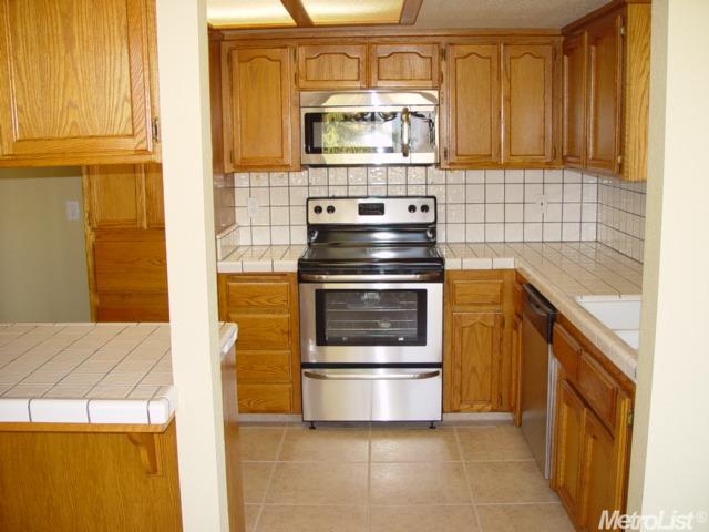 17801 E Brook Dr, Madera, CA 93638 photo 2