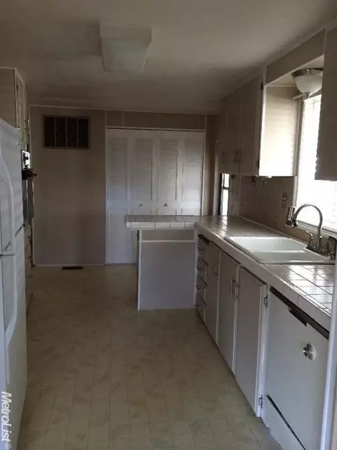 325 Lee Ave, Turlock, CA 95380 photo 4