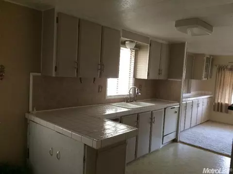 325 Lee Ave, Turlock, CA 95380 photo 2