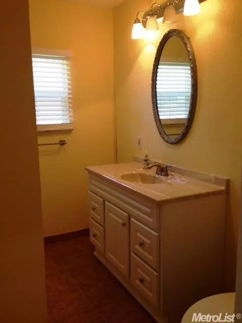 222 E Fairmont Ave, Modesto, CA 95354 photo 9