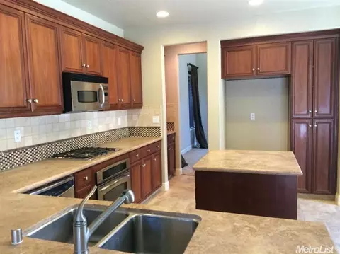 2070 Bishop Way, Lodi, CA 95242 photo 3