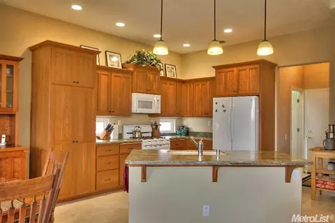 2824 Springfield Dr, Rocklin, CA 95765 photo 3