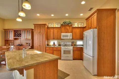 2824 Springfield Dr, Rocklin, CA 95765 photo 2