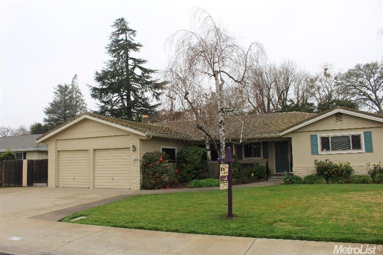 2050 Edgewood Dr, Lodi, CA 95242 photo 1