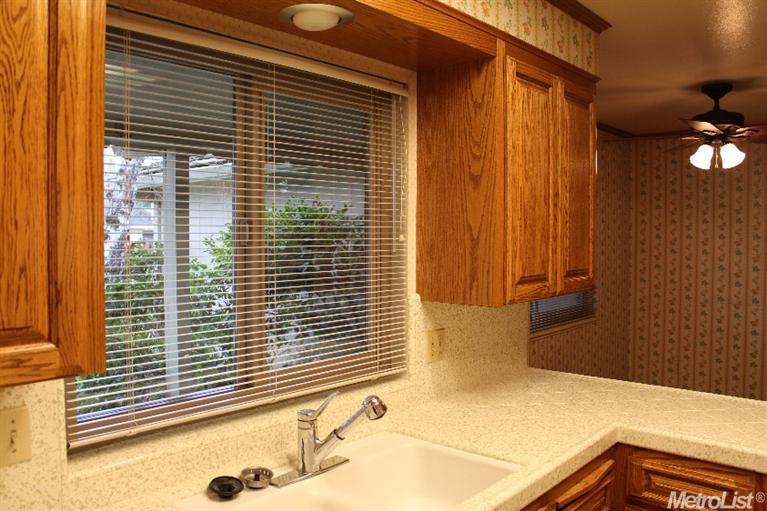 2050 Edgewood Dr, Lodi, CA 95242 photo 4