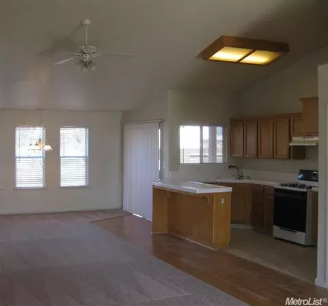 1653 Difani Pl, Turlock, CA 95380 photo 4