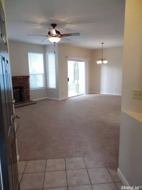 106 Grantham Ct, Folsom, CA 95630 photo 4