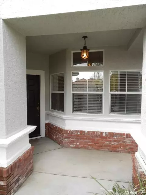 106 Grantham Ct, Folsom, CA 95630 photo 2