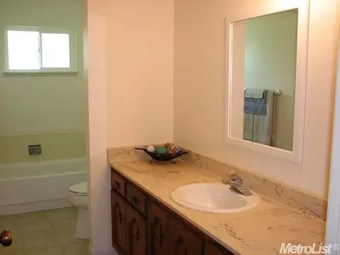 647 Cleveland St, Davis, CA 95616 photo 12