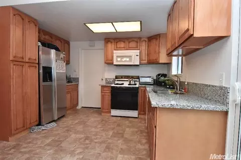4682 Tuttle Dr, Rocklin, CA 95677 photo 6