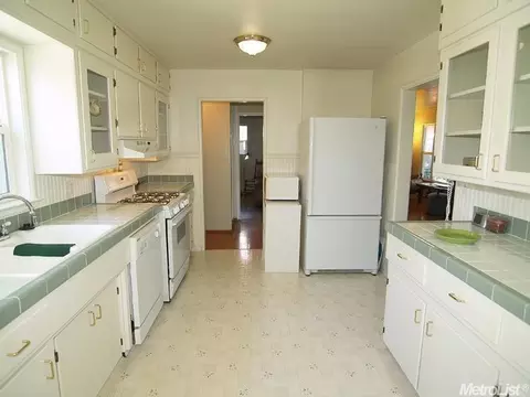 1711 Bronson Ave, Modesto, CA 95350 photo 5
