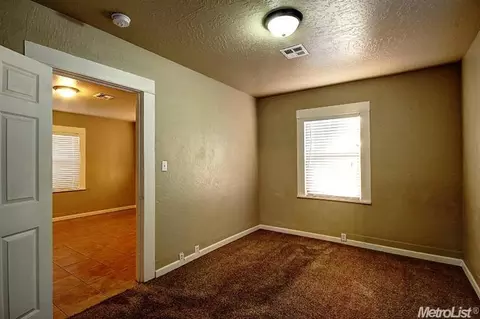 105 Roselawn Ave, Modesto, CA 95351 photo 8