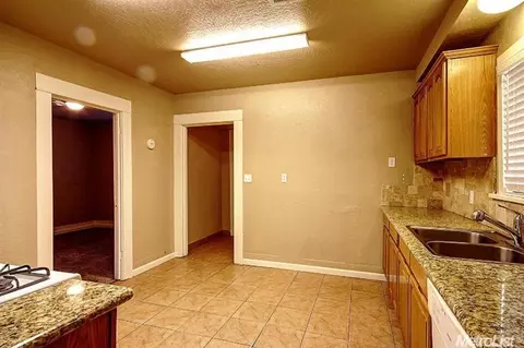 105 Roselawn Ave, Modesto, CA 95351 photo 4