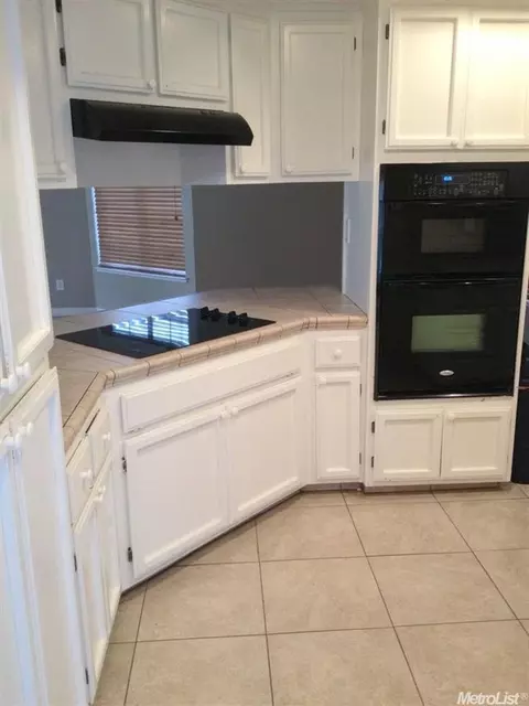 900 Mandana Ct, Modesto, CA 95358 photo 2