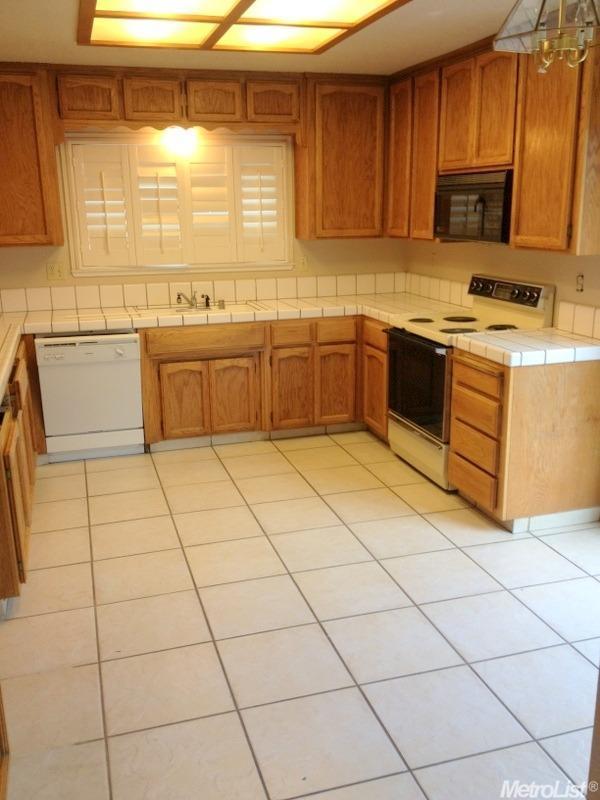 2408 Saddleback Ln, Modesto, CA 95355 photo 2
