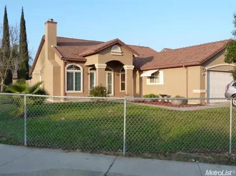1841 Red Pine Dr, Modesto, CA 95351 photo 1