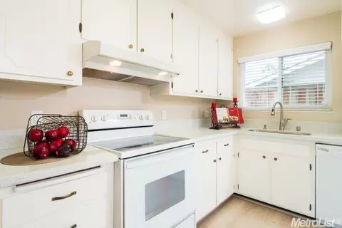 2730 Adrian Dr, Davis, CA 95618 photo 17