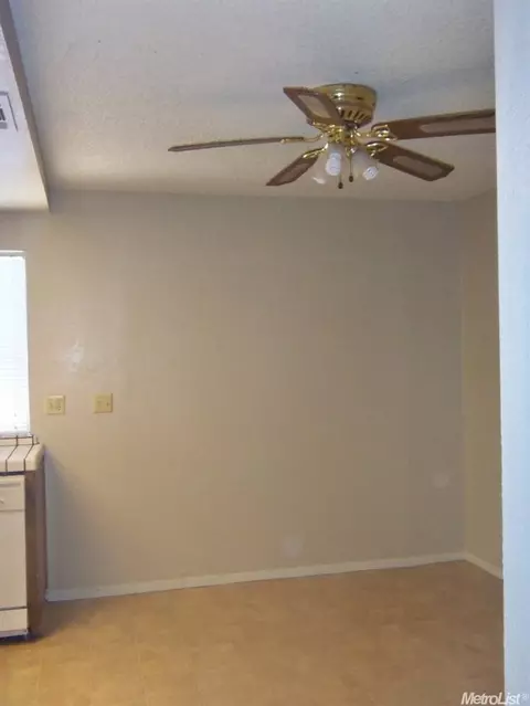 285 Wiley Ct, Turlock, CA 95382 photo 4