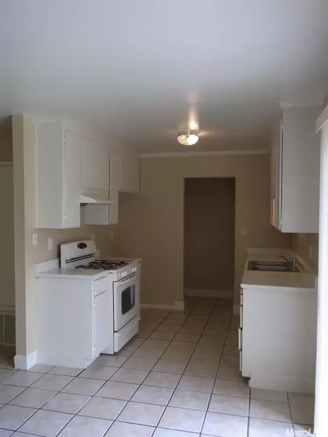 3825 Abilene Ct, Modesto, CA 95356 photo 4