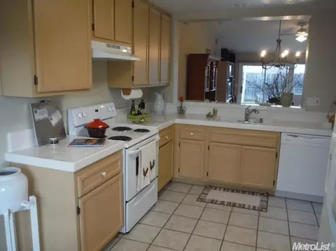 2369 Roualt St, Davis, CA 95618 photo 2