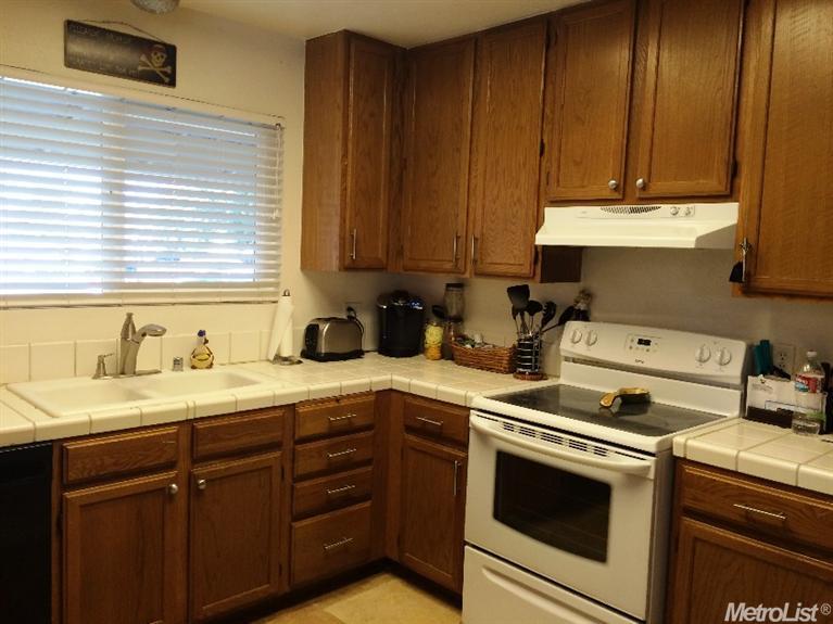 801 Jade Pl, Manteca, CA 95336 photo 2