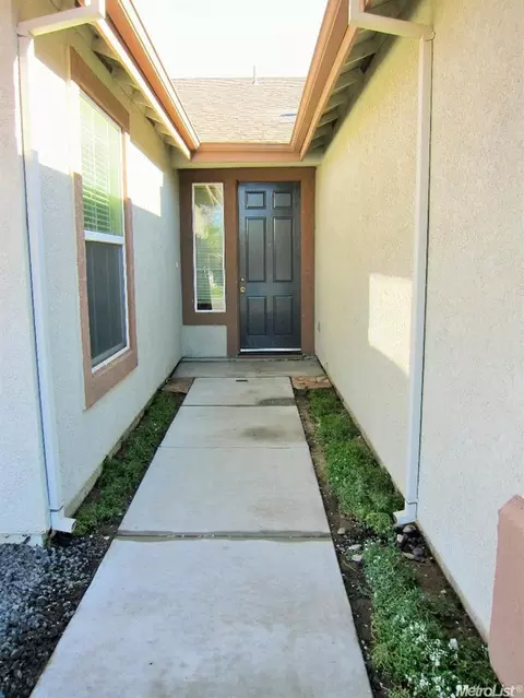 1916 Cielito Dr, Modesto, CA 95358 photo 2