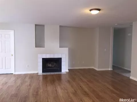 2017 Hickory Ct, Modesto, CA 95356 photo 2
