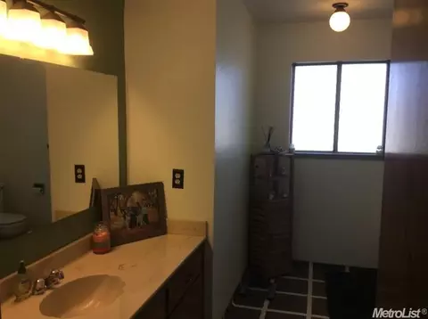1105 Valeriewood Way, Modesto, CA 95355 photo 8