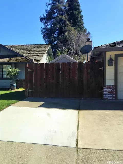 912 Nancy Dr, Ripon, CA 95366 photo 3