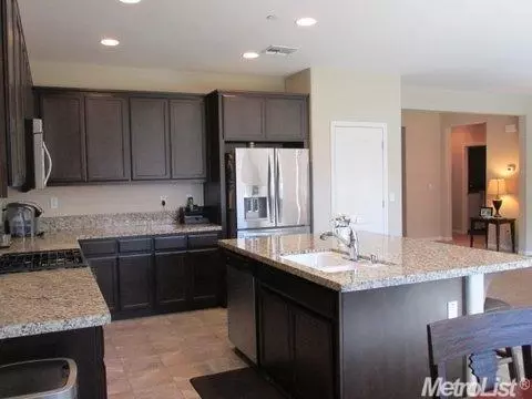 2026 Alhambra Ct, Tracy, CA 95376 photo 4