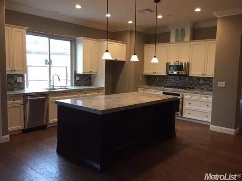 3105 Hashem Dr, Modesto, CA 95355 photo 2