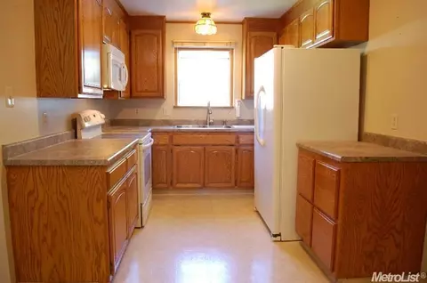 1724 Chapman Pl, Davis, CA 95618 photo 3