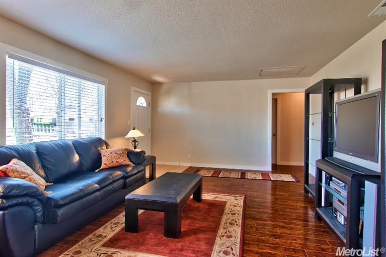 2651 Foothill Dr, Carmichael, CA 95608 photo 4