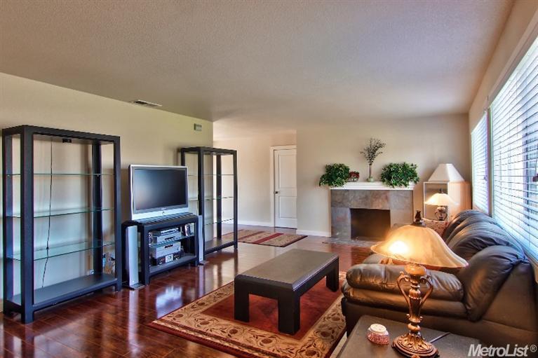 2651 Foothill Dr, Carmichael, CA 95608 photo 2