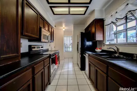7639 Conklin Ct, Antelope, CA 95843 photo 2