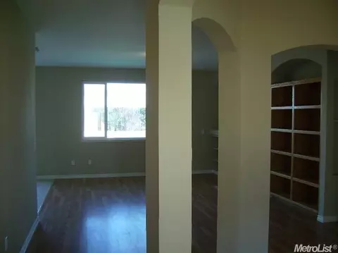 1445 Blush St, Manteca, CA 95336 photo 2