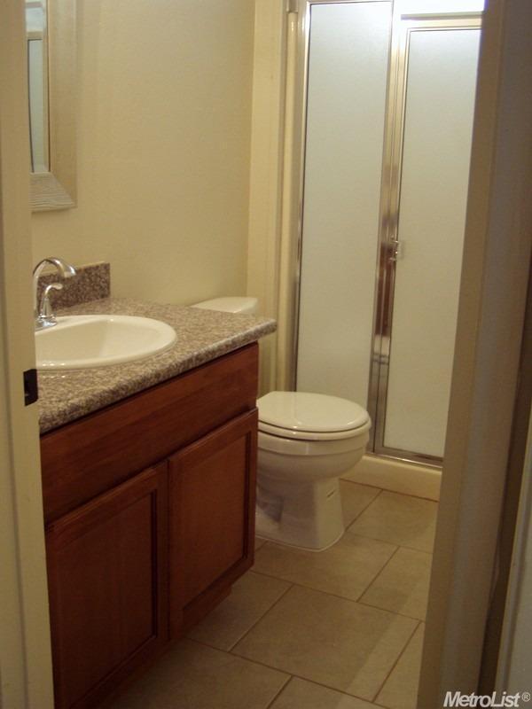 1009 Salisbury Ln, Modesto, CA 95350 photo 5
