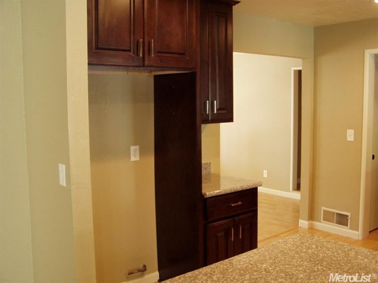 1009 Salisbury Ln, Modesto, CA 95350 photo 4